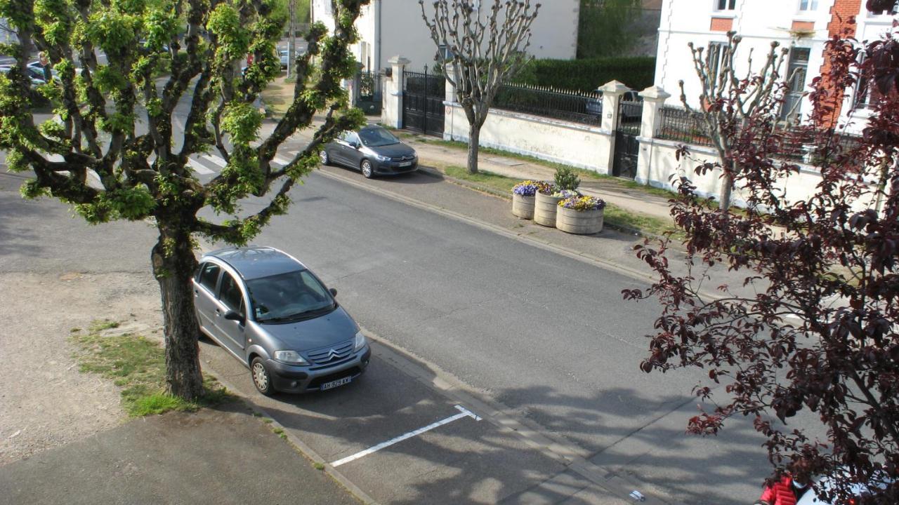 Charmant F1 Bis Atypique Gannat Exterior foto