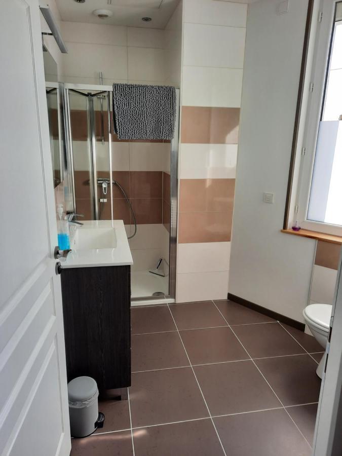 Charmant F1 Bis Atypique Gannat Exterior foto